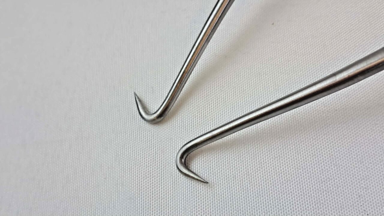 ARTHREX AR-9260-44 Gelpi 2 Prong Sharp Tip Retractor 7.25" Length — photo 5