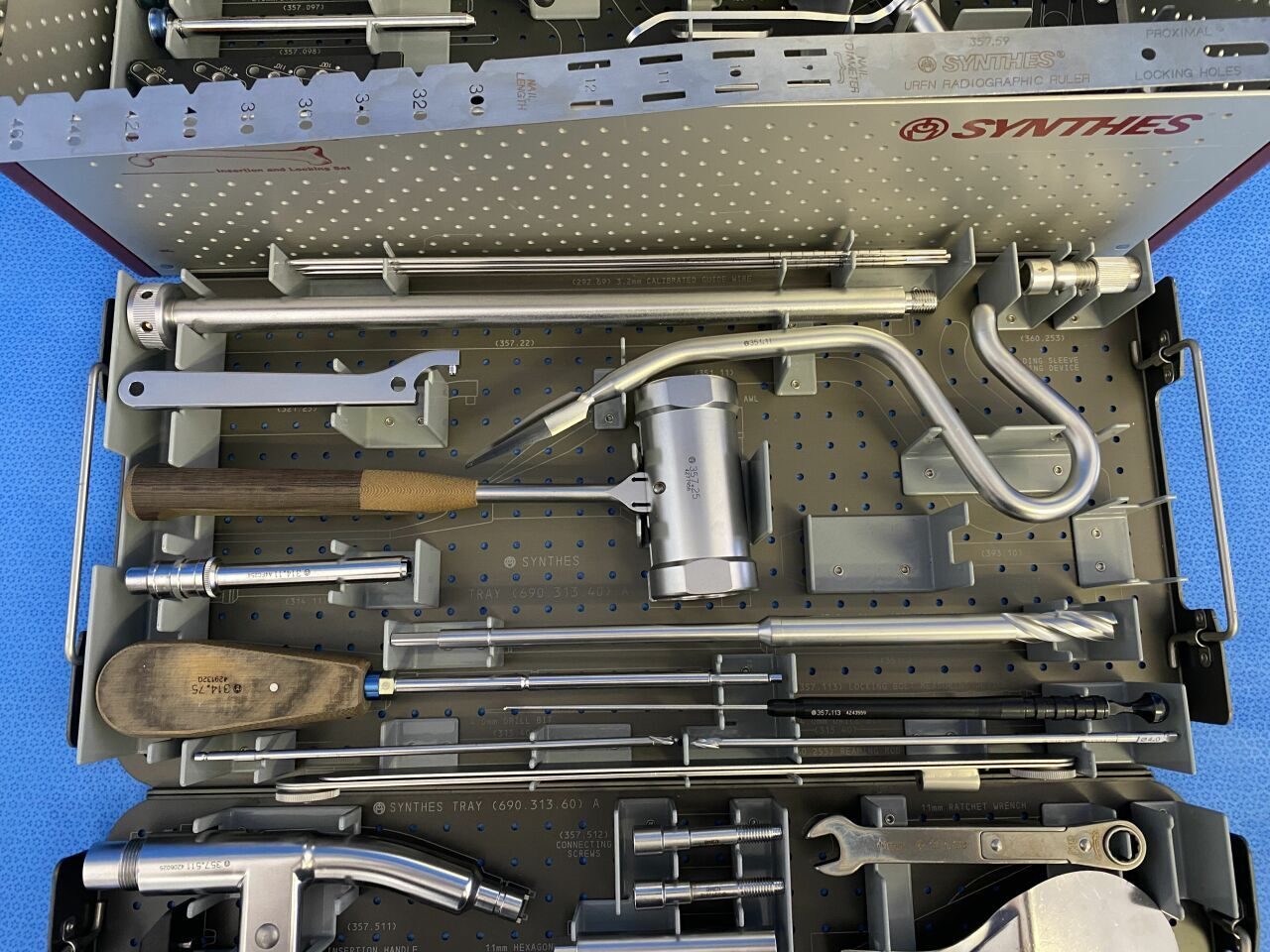 SYNTHES Various Combined Femoral Nail Insertion and Locking Set — photo 4