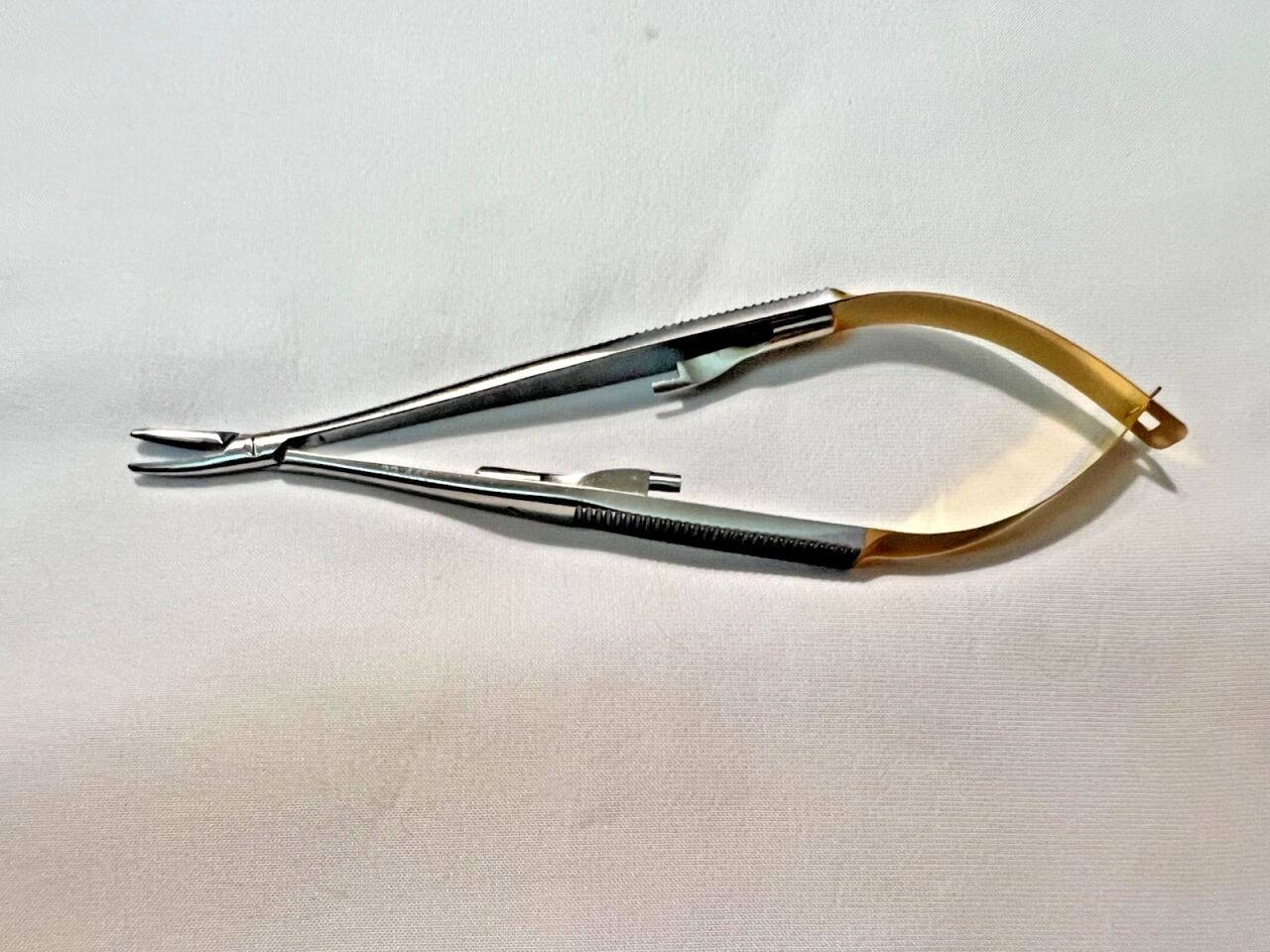 SYMMETRY 32-441 TC Inserts 5-3/4" Castroviejo Curved Needle Holder — photo 1