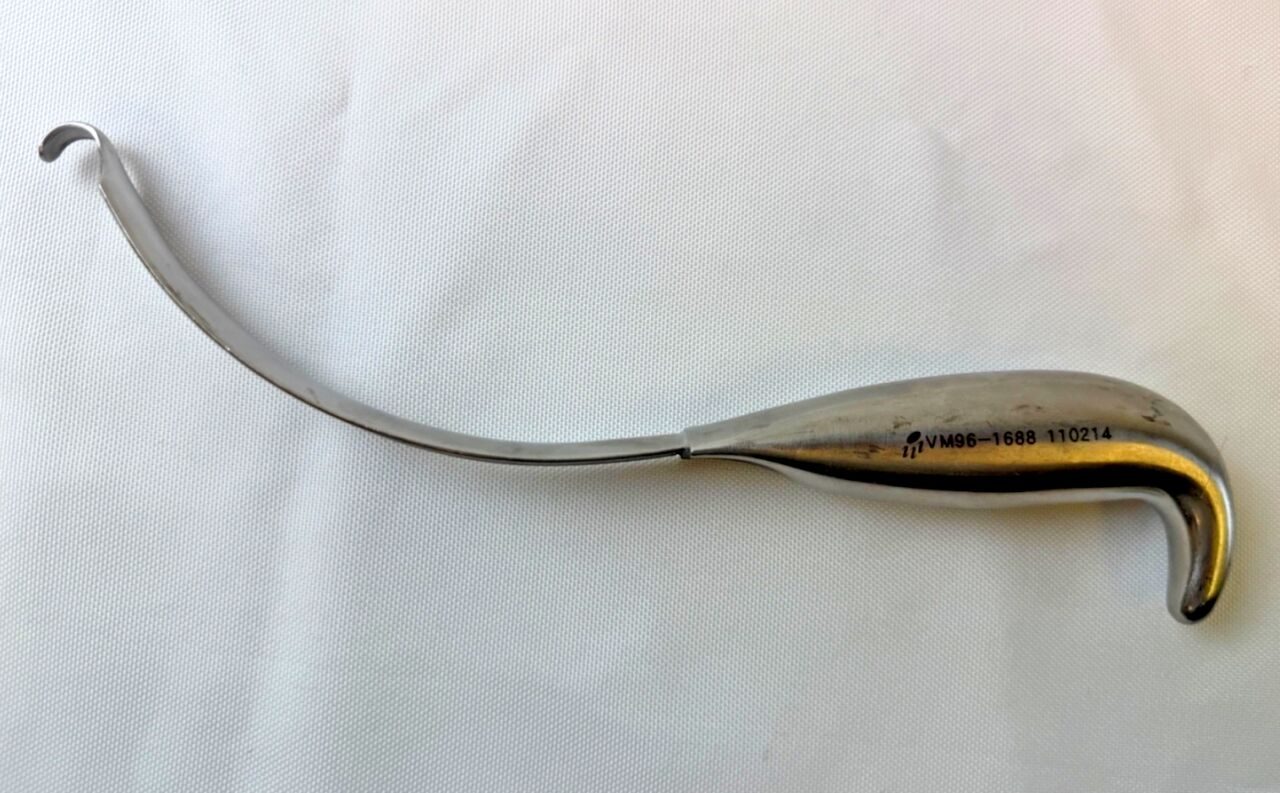 AVALIGN VM96-1688 Hooked Retractor Curved 9.5"