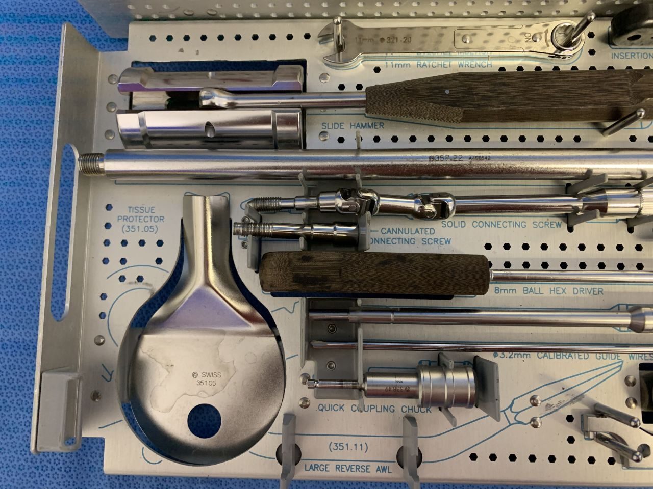 SYNTHES Various TI Unreamed Femoral Nail Standard Instrument Set — photo 3