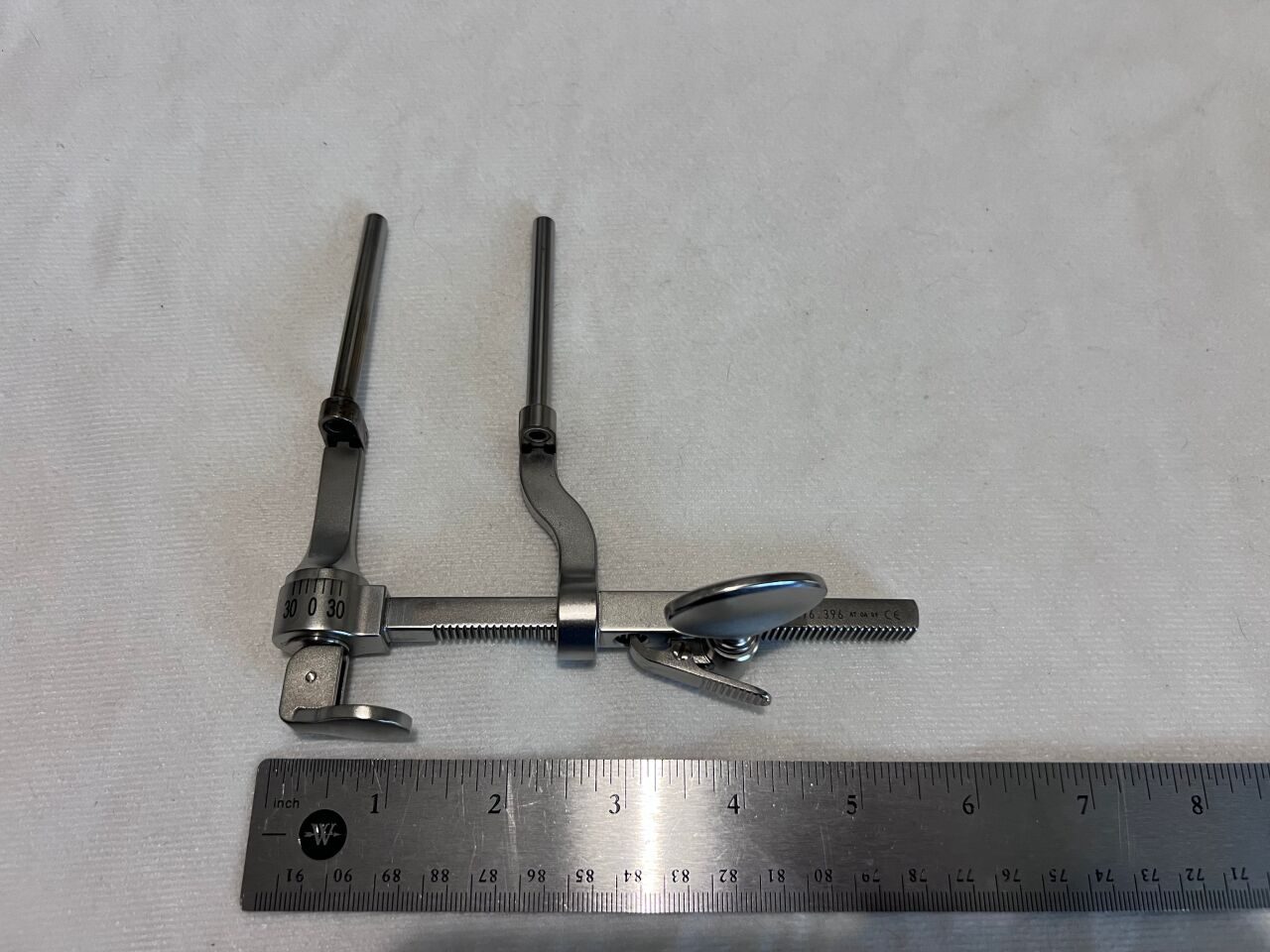 SYNTHES 396.396 Adjustable Cervical Distractor Right — photo 2