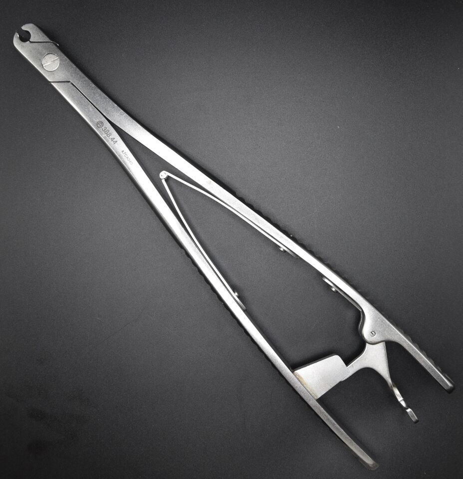 SYNTHES 388.44 Spine USS 6mm Rod Holding Forceps