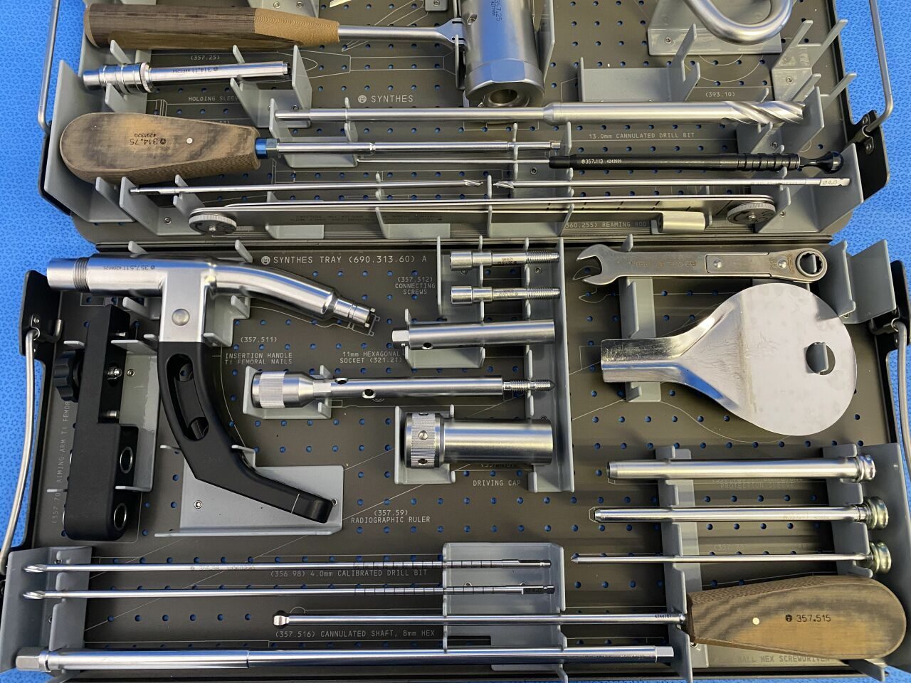 SYNTHES Various Combined Femoral Nail Insertion and Locking Set — photo 5