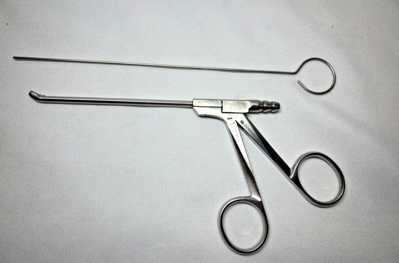 INVOTEC 336900 Curved Blakesley Suction Forceps w/ Integrated Channel — photo 1
