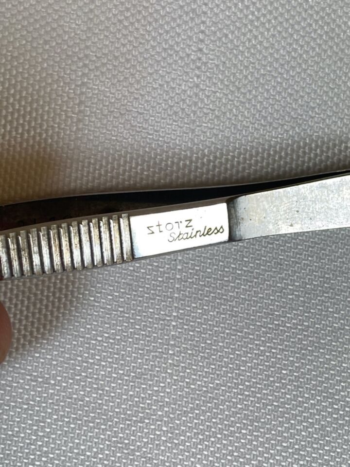 KARL STORZ E-1412 Curved Dressing Forcep 4" Serrated Jaws — photo 2