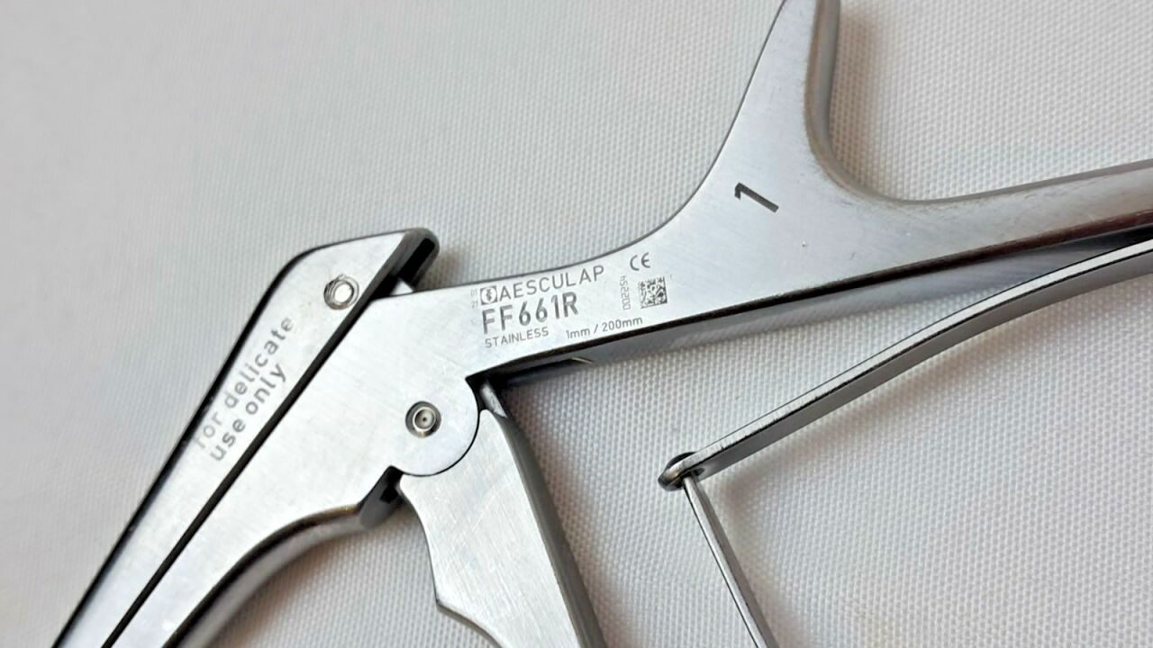 AESCULAP FF661R Kerrison Bone Punch Rongeur 1mm 130° Up 7 7/8 Thin Footplate — photo 3