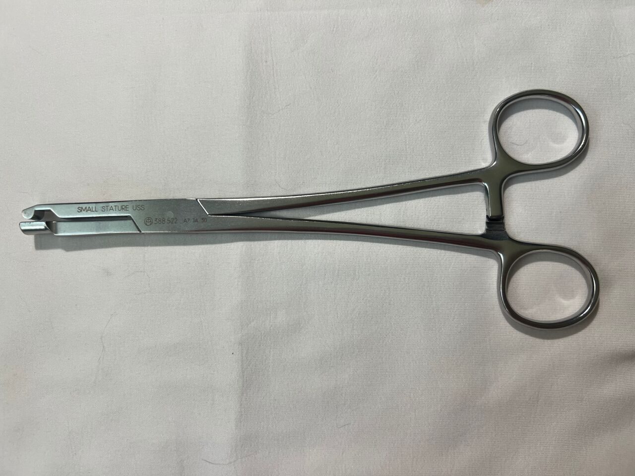 SYNTHES 388.522 USS Small Stature Hook Holding Forceps For Dual Opening Implants — photo 1