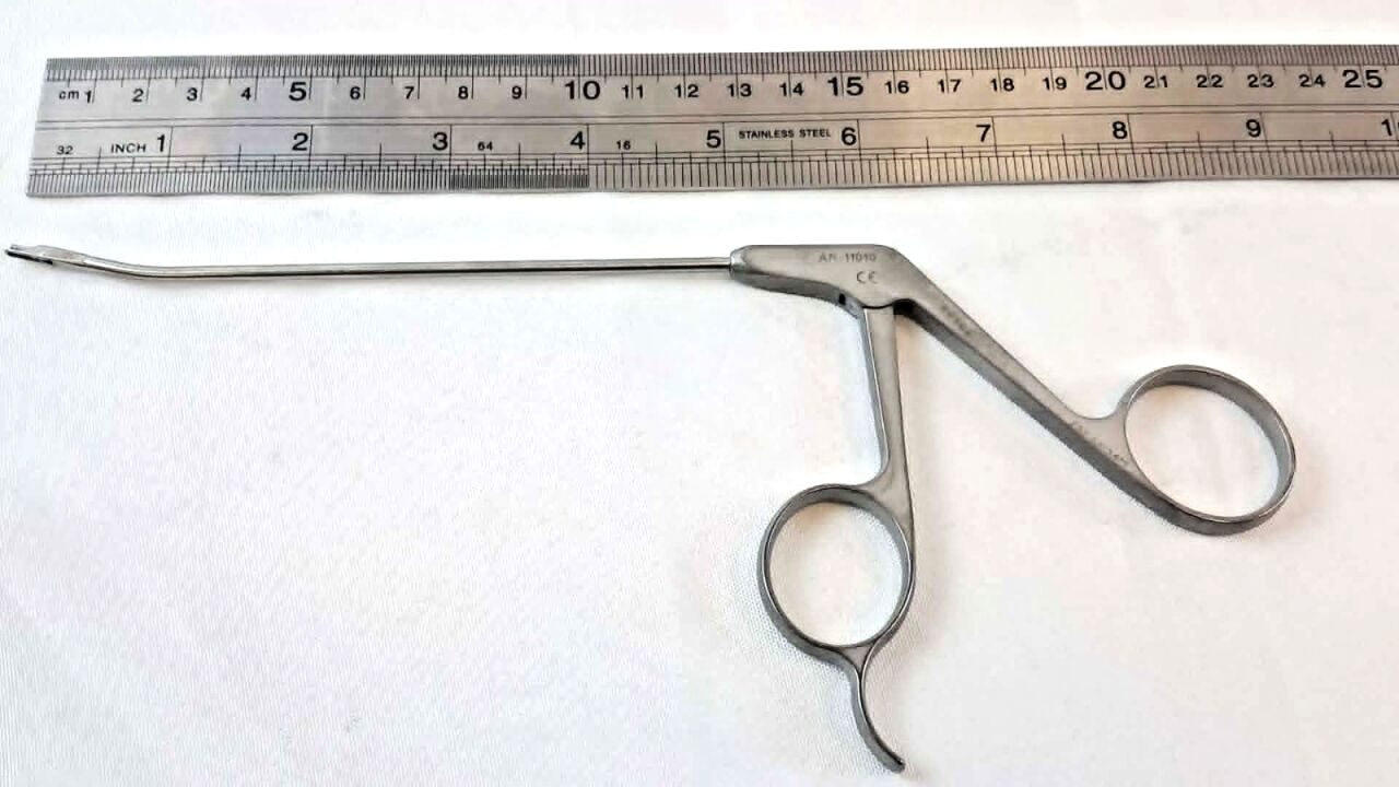 ARTHREX AR-11010 Arthroscopic Punch Standard 2.75mm 15deg Up Curved Shaft — photo 6