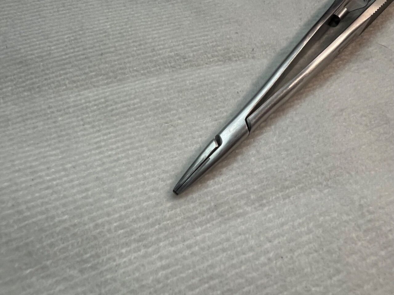 SYMMETRY SURGICAL 32-185 0.76mm X 7-1/4" Length TC w/ Lock Spencer Needle Holder — photo 3