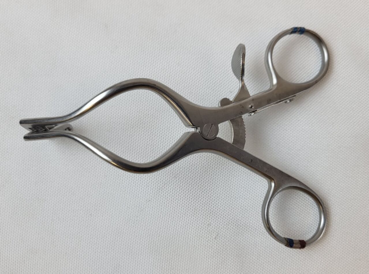 AESCULAP BV076R Wullstein Retractor, Self-Retaining, 3x3 Sharp Prongs, 5" — photo 4