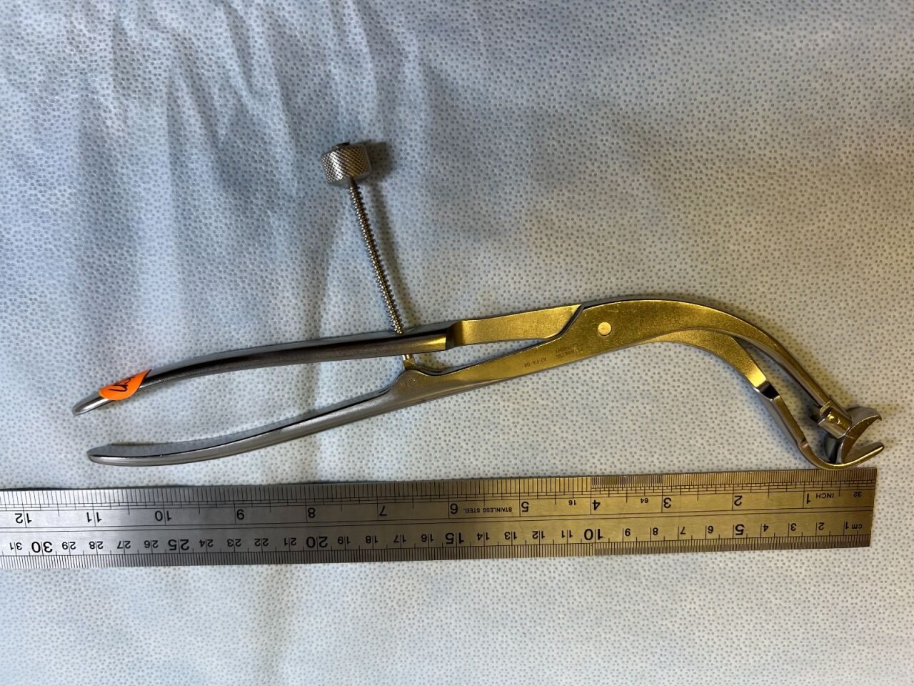 SYNTHES 398.813 Size 2 Swivel Foot Plate Holding Forceps — photo 6