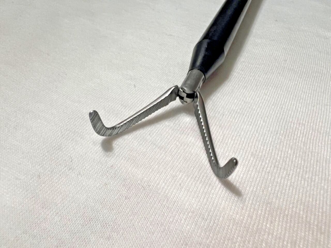 AESCULAP PO606R ADTEC 90deg Dissecting Forcep 10mm X 31cm Monopolar Overholt Dissecting Forcep — photo 2