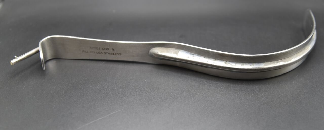 PILLING 525515 Face Lift Retractor Fiberoptic Lighting On #2 Deaver Retractor