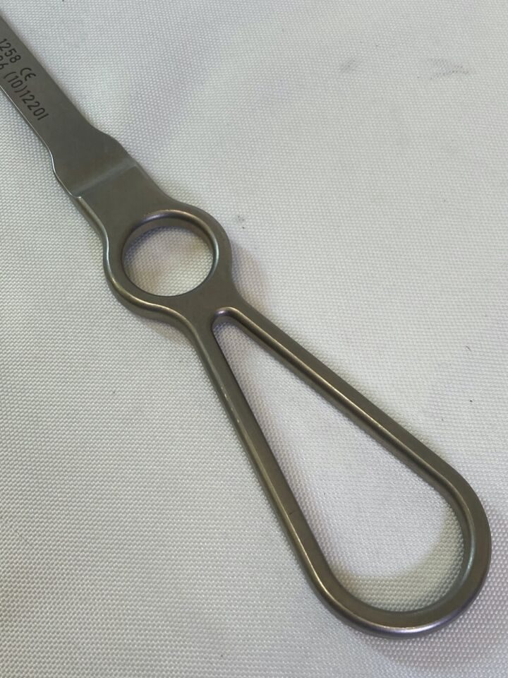 INNOMED 1258 10.75" x 12.7mm Blade Width Modified Darrach Retractor Bent Narrow — photo 7