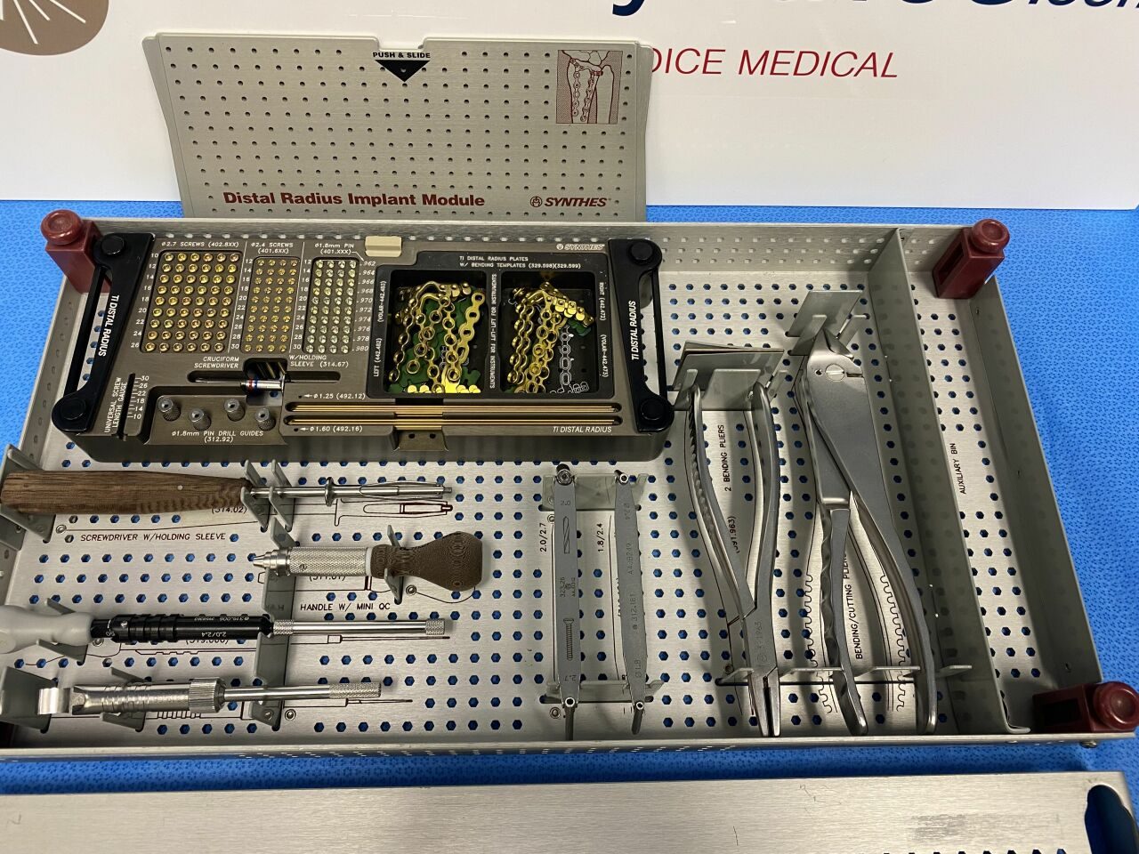 SYNTHES Distal Radius Implant & Instrument Set — photo 3