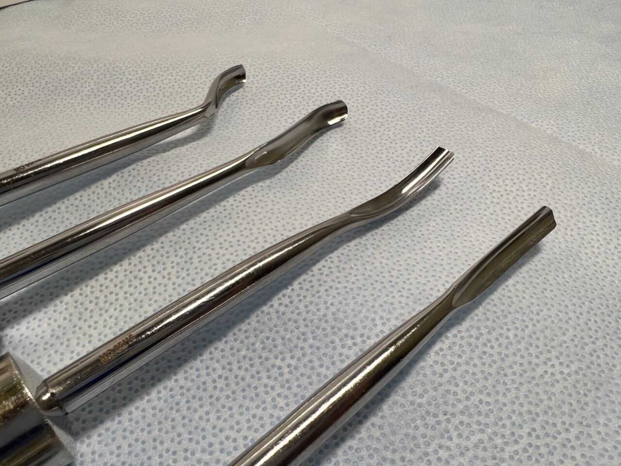 Set of 4 Straight & Curved Orthopedic Stainless Steel Gouges — photo 3