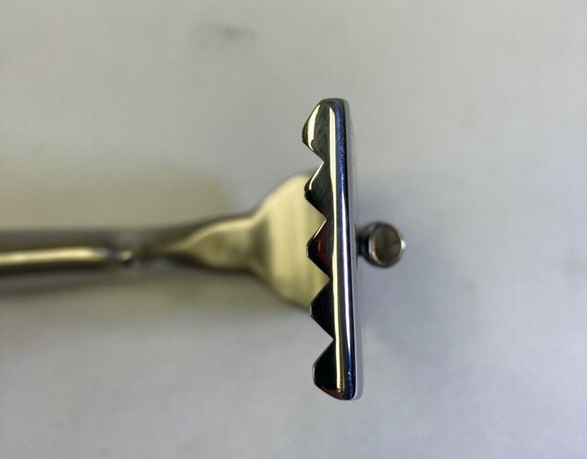 LUXTEC 00-1459 Tebbetts Lighted Breast Retractor w/ Teeth 1.25" x 4" Blade — photo 5