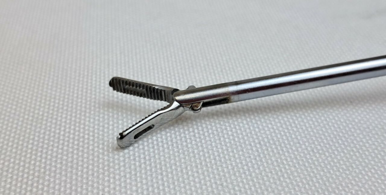 KARL STORZ 26180K Toothed Atraumatic Fenestrated Grasping Forceps — photo 4