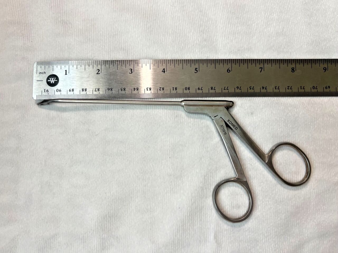XOMED 3711210 4.5" WL Weil-Blakesley Thru-Cut Forcep 2.5mm Serrated Right Angle — photo 6
