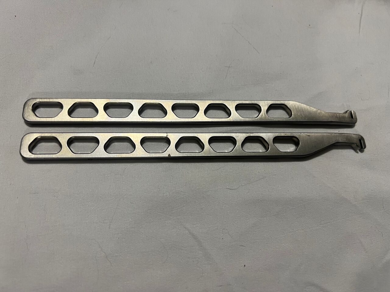 DEPUY 2883-07-100 Right & Left Cross Connector Bending Irons — photo 1