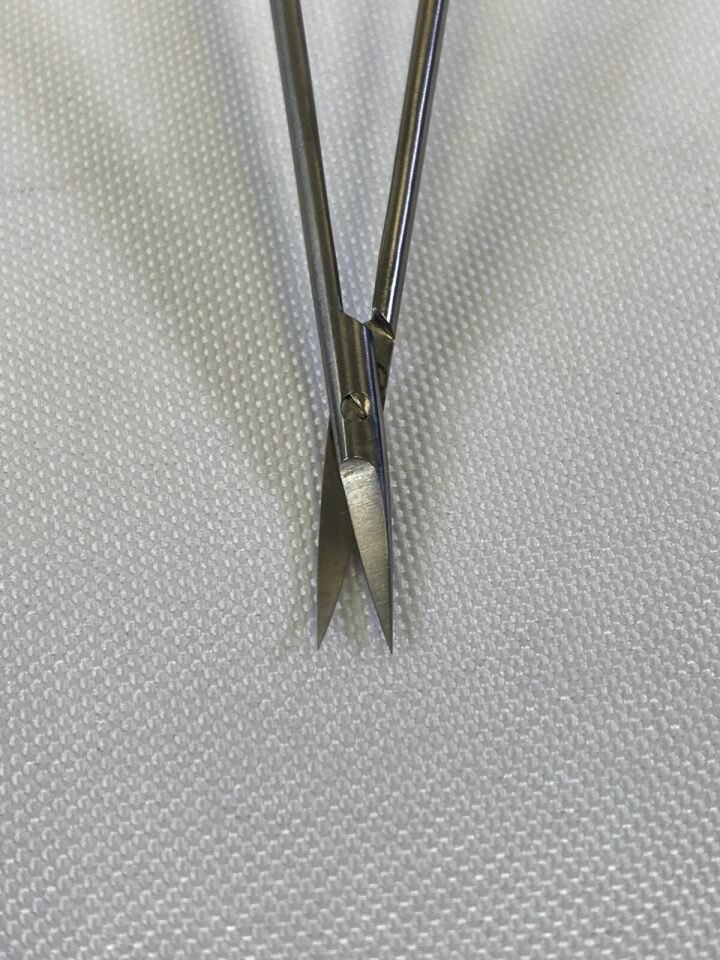 AESCULAP FD035R Micro Form Scissors Bayonet Curved Up Serrated 80mm x 200mm — photo 4