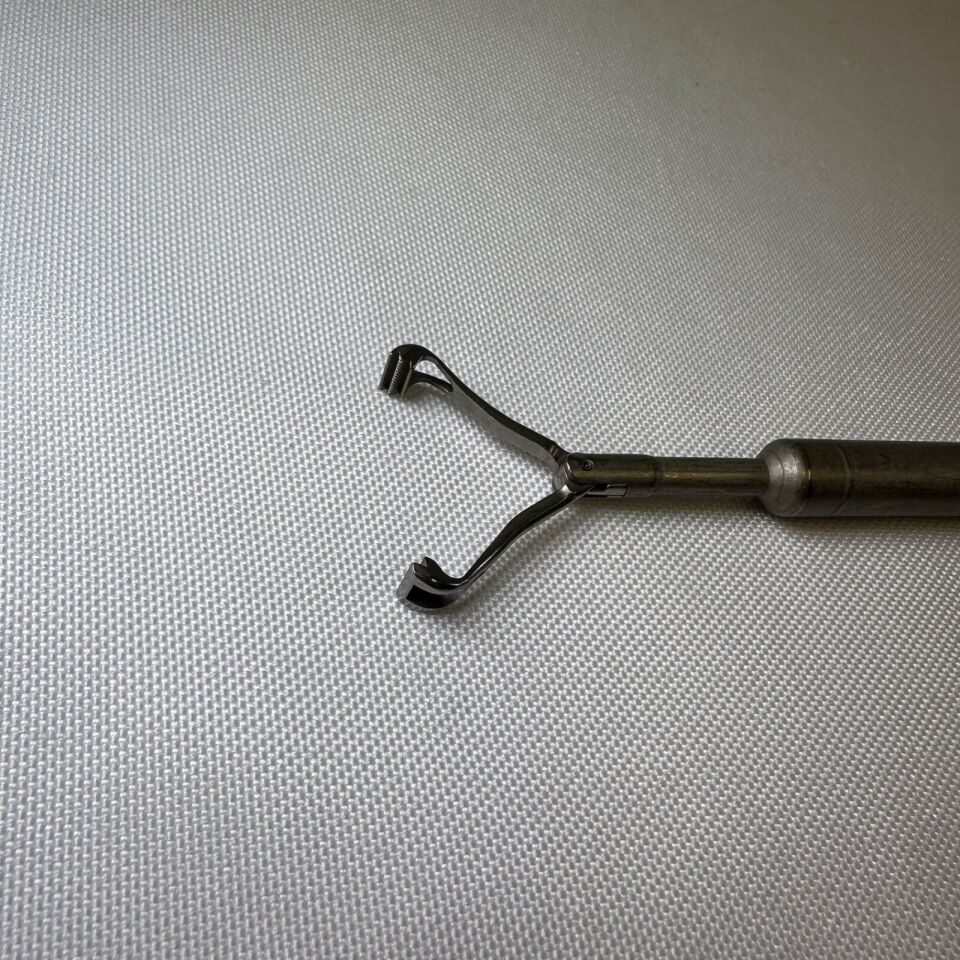 SYMMETRY ACCESS 38-1003 Babcock Grasping Forceps with Debakey Teeth 10mm x 38cm — photo 5