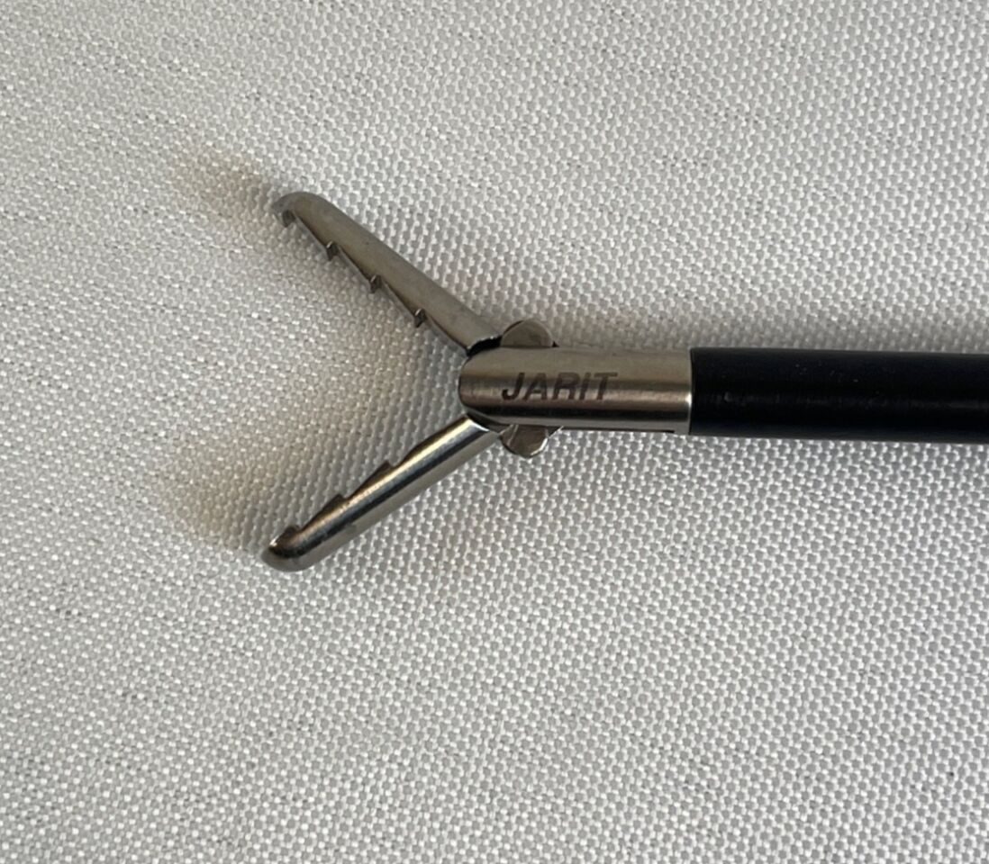 JARIT 600-119 5mm x 33mm Retrograde Insulated Laparoscopic Grasping Forceps — photo 3