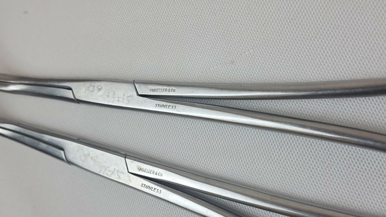 V. MUELLER 9.5" Curved Intestinal Clamp Forceps — photo 4