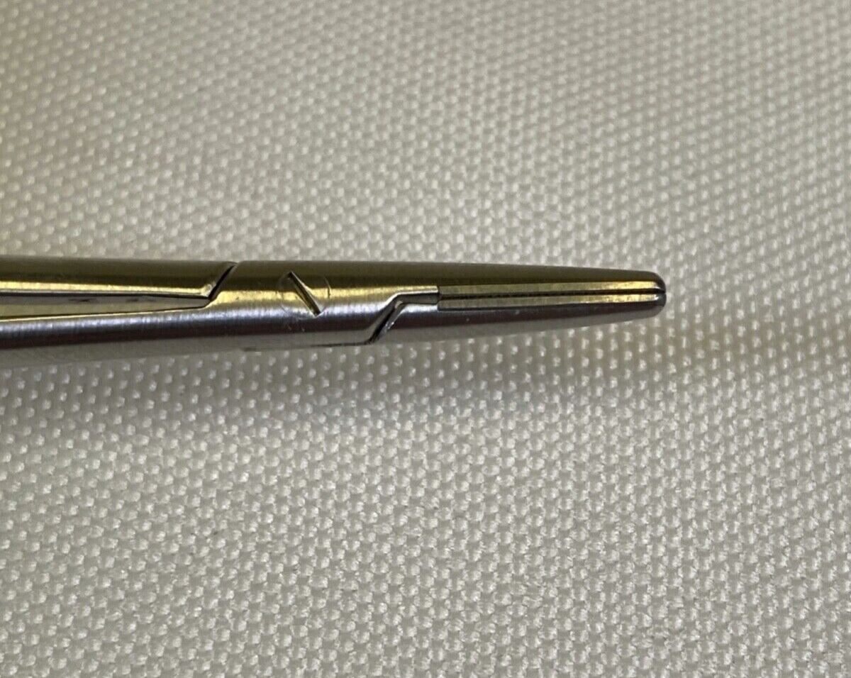 SSI ULTRA 32444 Castroviejo Needle Holder w/ Catch 7" Flat Handle T/C Jaws — photo 6