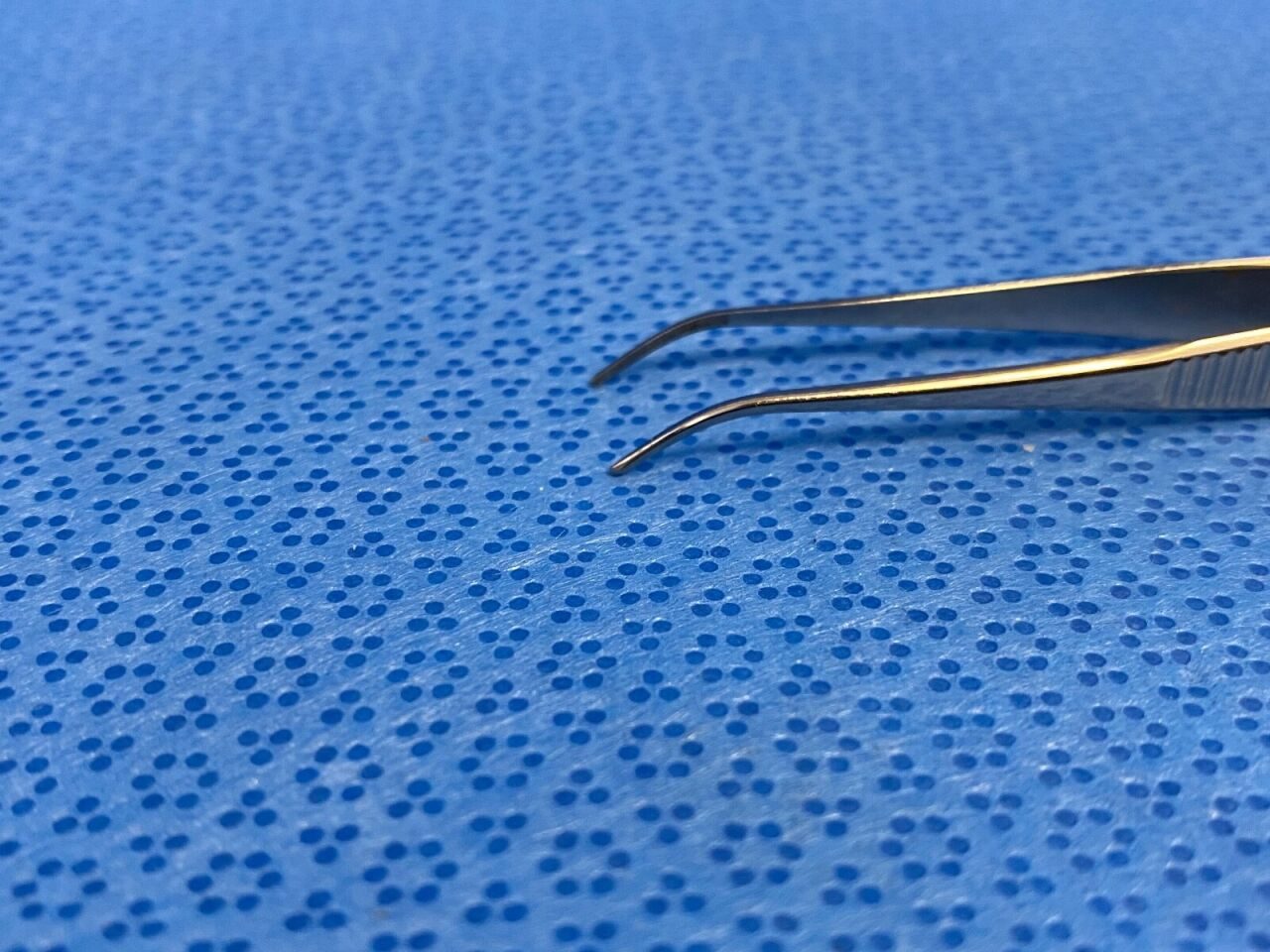JARIT 355-101 Ophthalmic 0.8mm Wide Tip Half Curved Eye Dressing Forceps 4" — photo 3