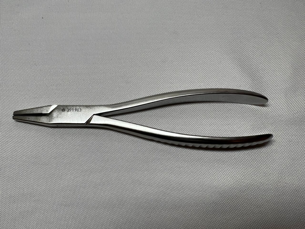 SYNTHES 391.963 Universal Bending Pliers — photo 1