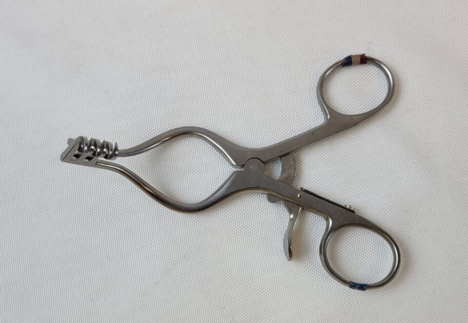 AESCULAP BV076R Wullstein Retractor, Self-Retaining, 3x3 Sharp Prongs, 5" — photo 3