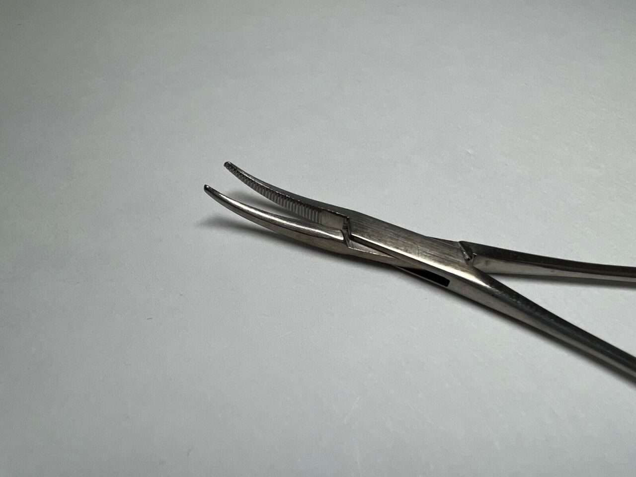 CODMAN 34-3901 Curved Halsted Mosquito Forceps, Lot of 2 — photo 2