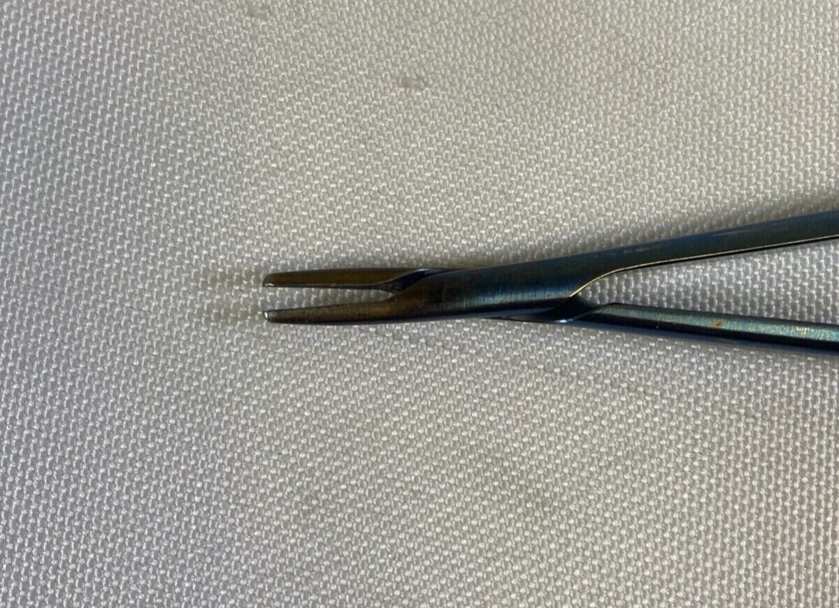 BOSS INSTRUMENTS 65-5161T LightTouch Streamline Titanium Needle Holder w/ Lock — photo 4