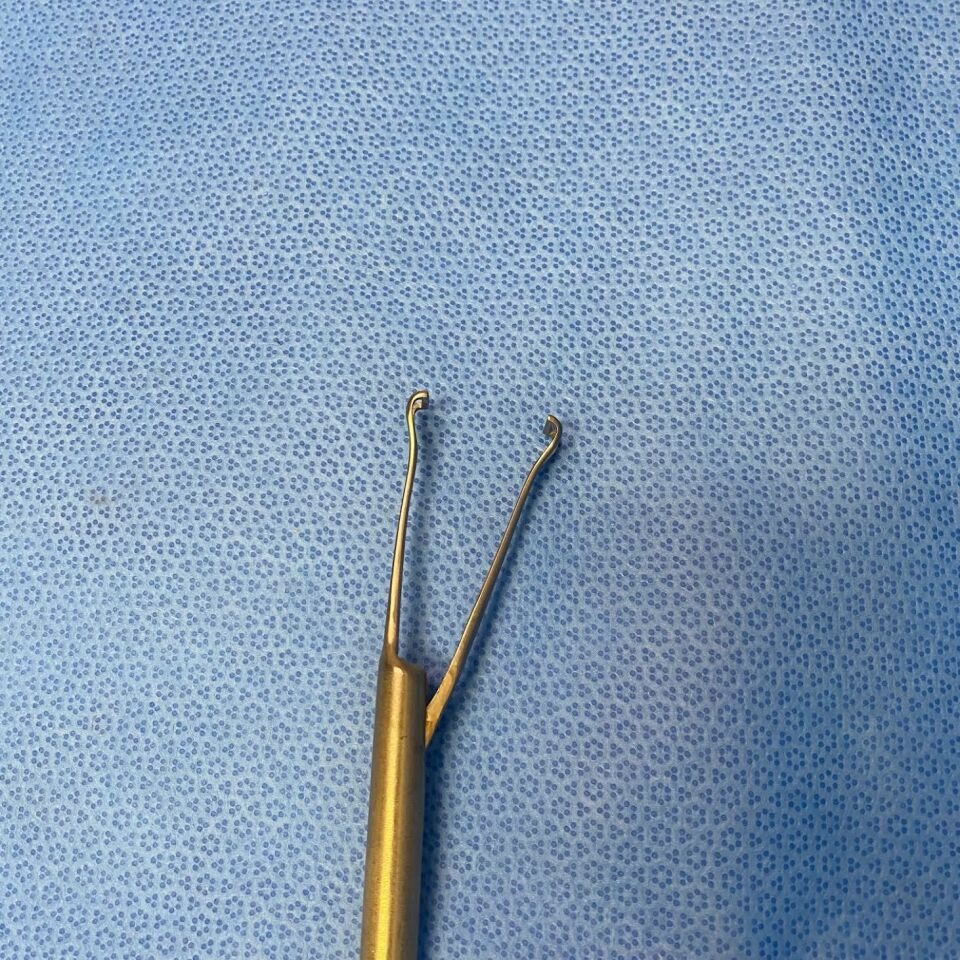 CABOT MEDICAL Nanticoke Babcock Surgical Laparoscopic Forcep 11mm X 36cm — photo 7