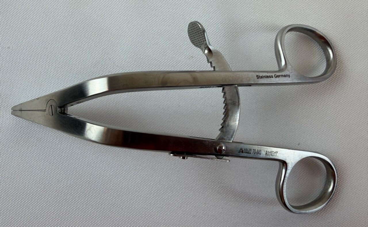 AMBLER SURGICAL Cloward Lamina Retractor 7840 Cloward Cervical Lamina Retractor 6.25" Cross-Serrated