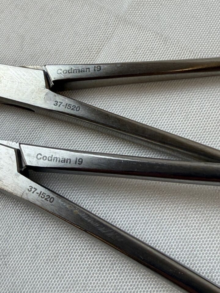 CODMAN 37-1520 Masterson Hysterectomy Forcep Straight 2x3 Teeth 9" — photo 2