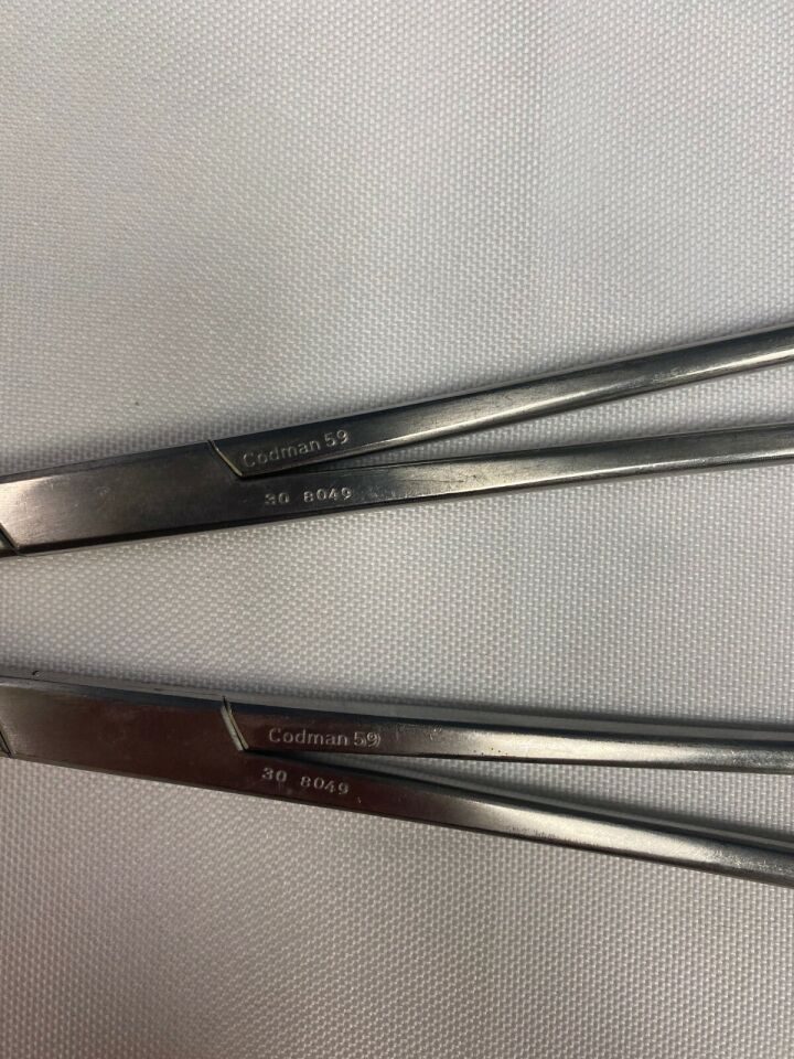 CODMAN 30-8049 HARRINGTON Thoracic Clamp Forceps 90deg Angle Serrated Tip lot of 2 — photo 2
