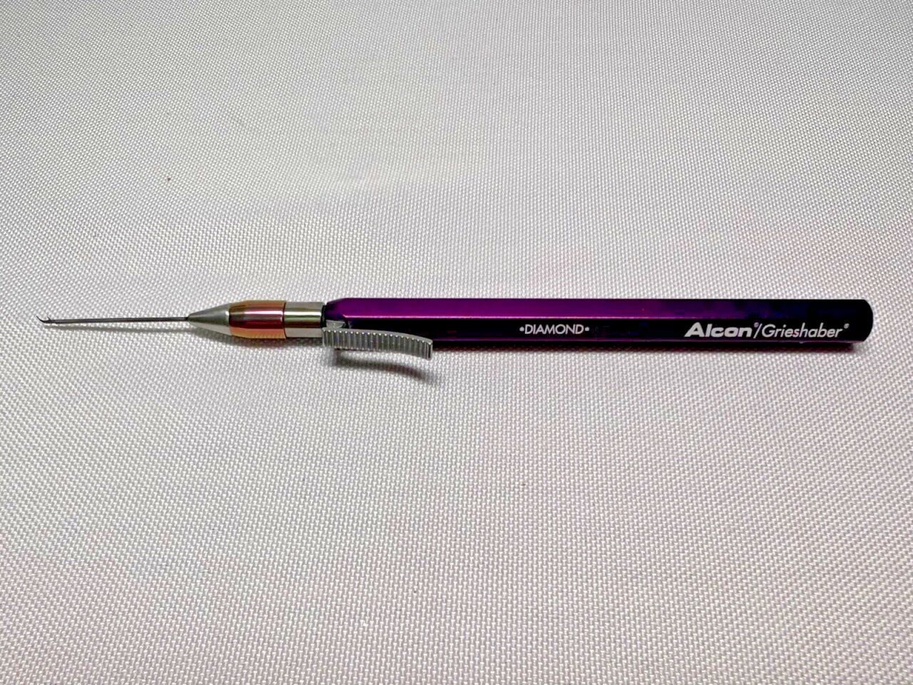 SYNERGETICS D4653 Diamond Black Witherspoon Vertical Scissors w/ Alcon Handle — photo 2