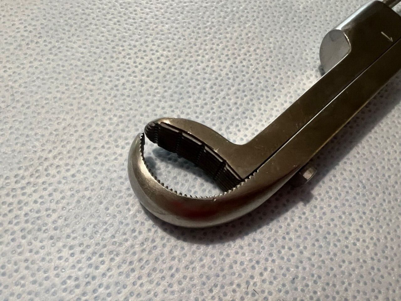 ZIMMER 3209 Lowman Single Prong Orthopedic Bone Clamp 30mm x 18cm — photo 2