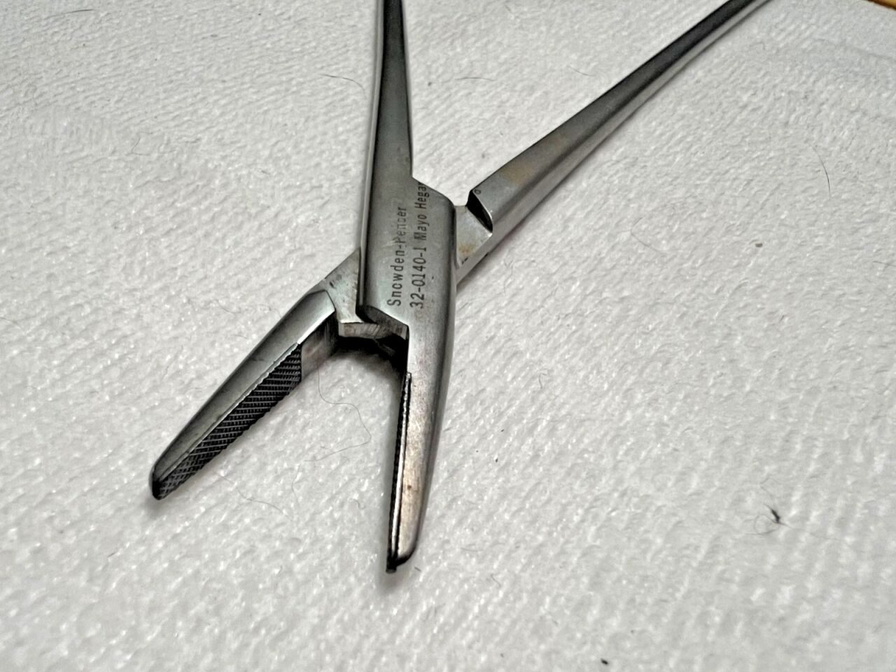 SNOWDEN-PENCER 32-0140-1 Diamond-Jaw Mayo-Hegar Needle Holder 8" Length — photo 3