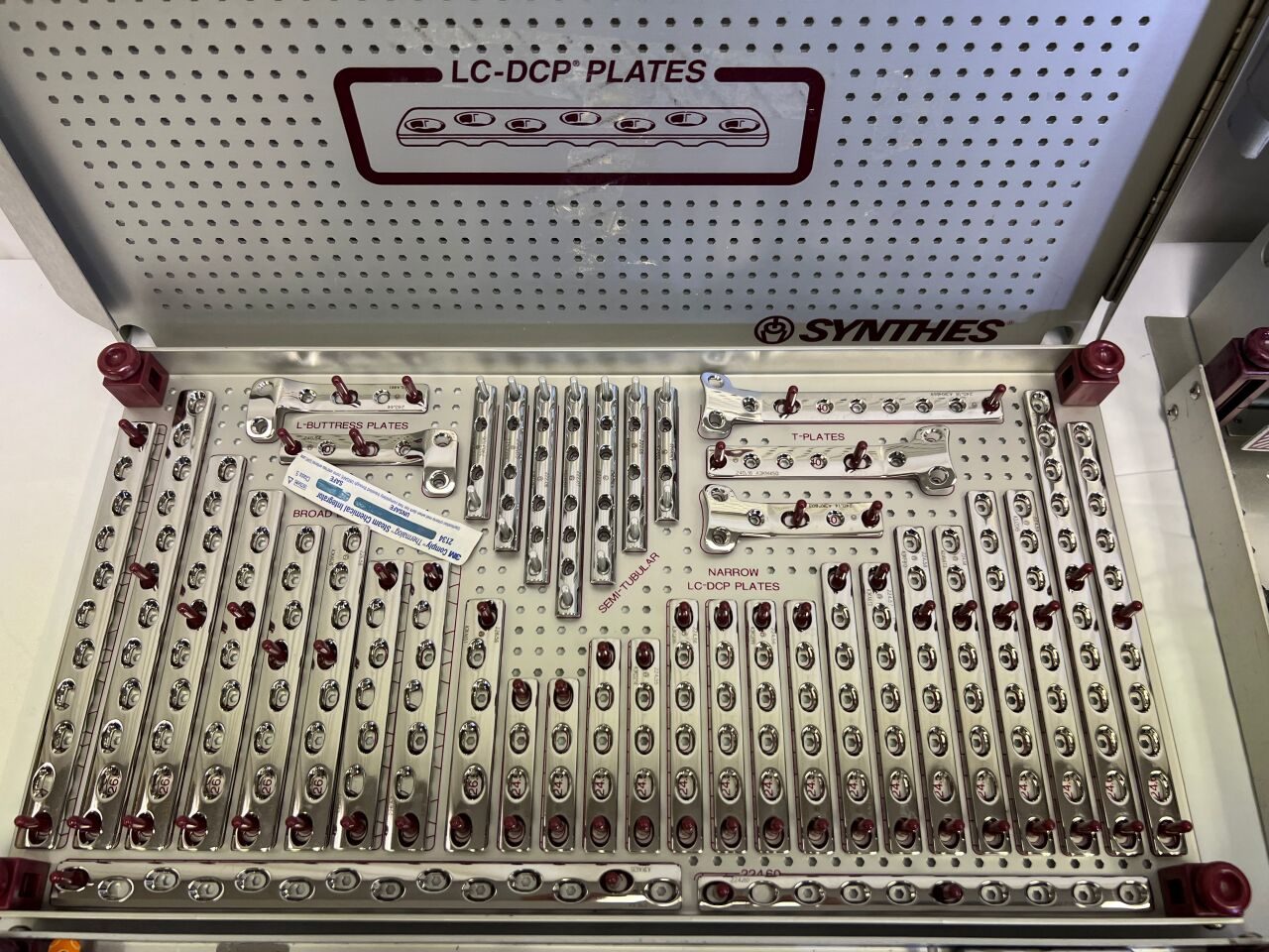 SYNTHES  Large Fragment System Basic Instruments, LC-DCP Plates & ASIF Screws — photo 3