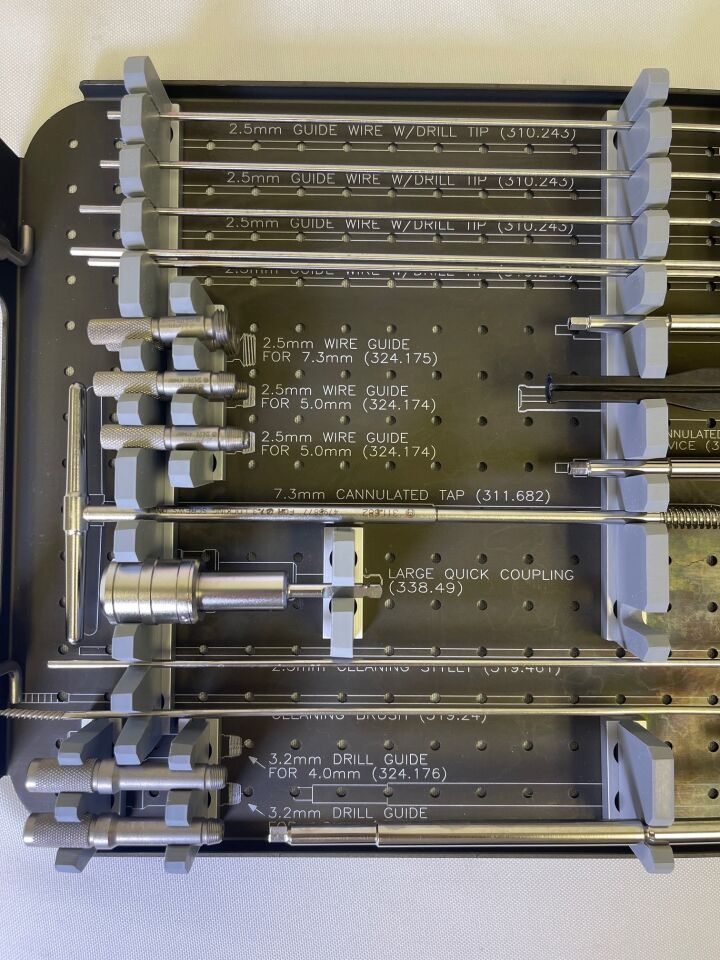 SYNTHES  Locking Periarticular Plating System Screws & Instruments — photo 3