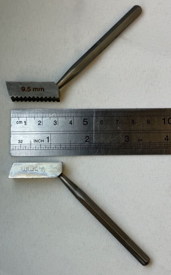ARTHREX AR-1810 Pair of 9.5mm Graft Harvesting Cutting Guides Arthroscopy Ortho — photo 6