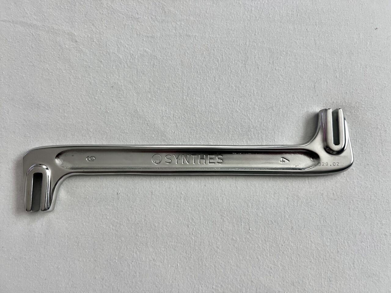 SYNTHES 329.02 Orthopedic Bending Iron For 4.5mm Plates — photo 1