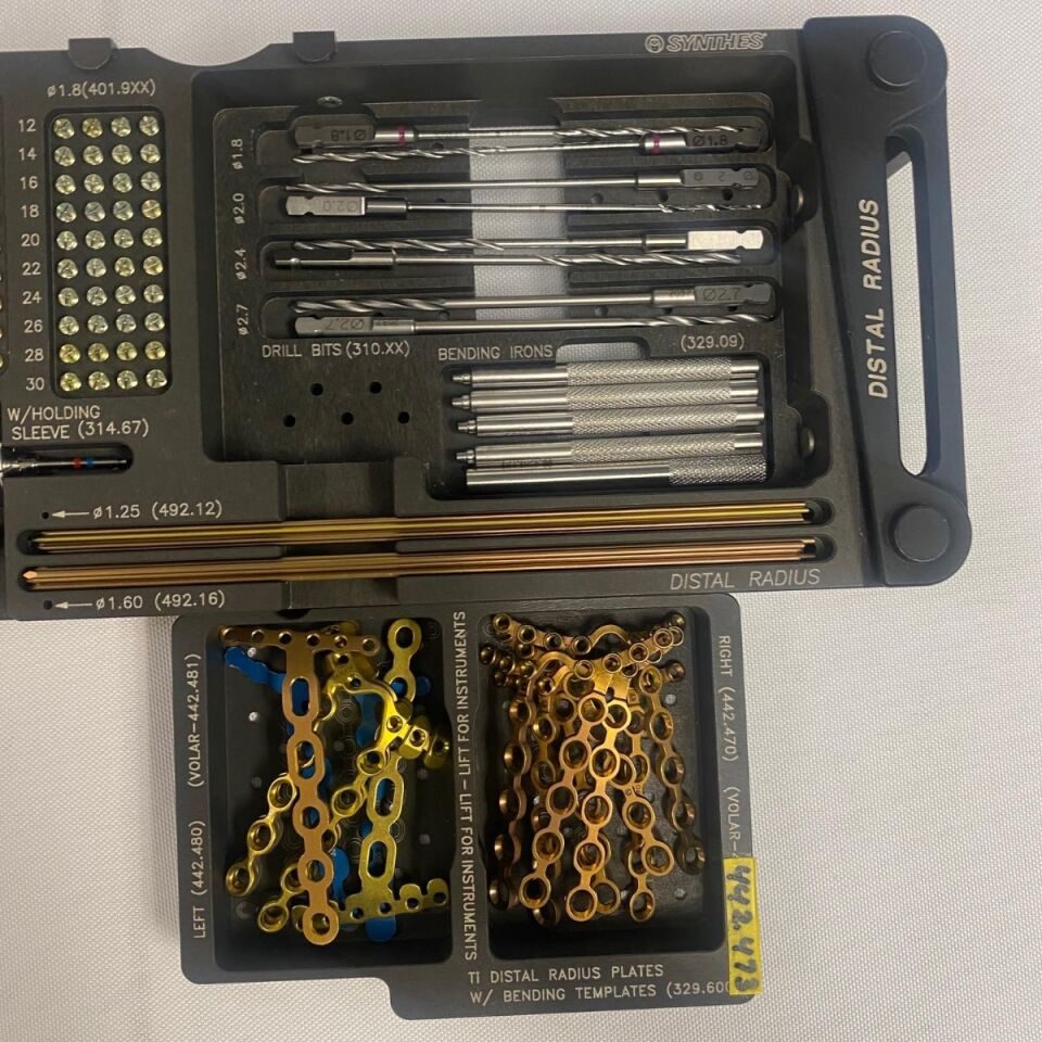SYNTHES Distal Radius Titanium Plate Set — photo 4