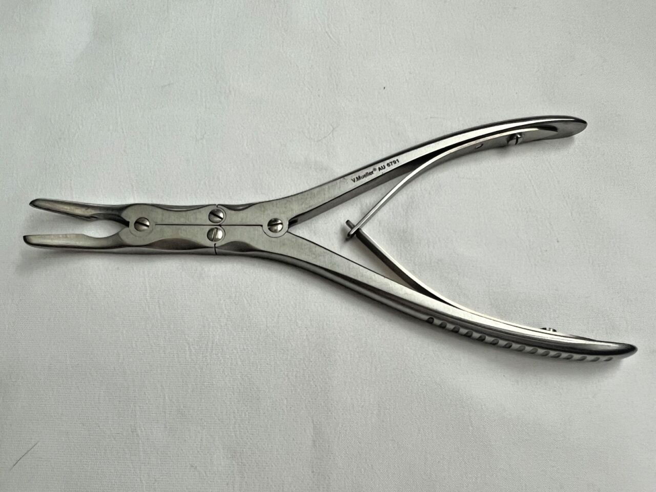V. MUELLER AU 6791 Beyer Rongeur Forceps 3mm X 15mm Slightly Curve Jaws 7-1/4" L
