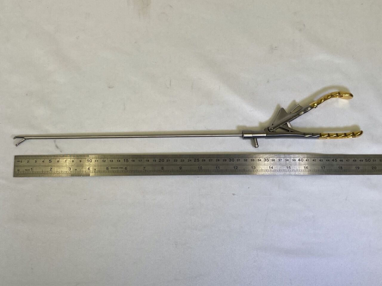 5mm x 34cm CarbBite Tooth Jaw Ratchet Laparoscopic Needle Holder — photo 10