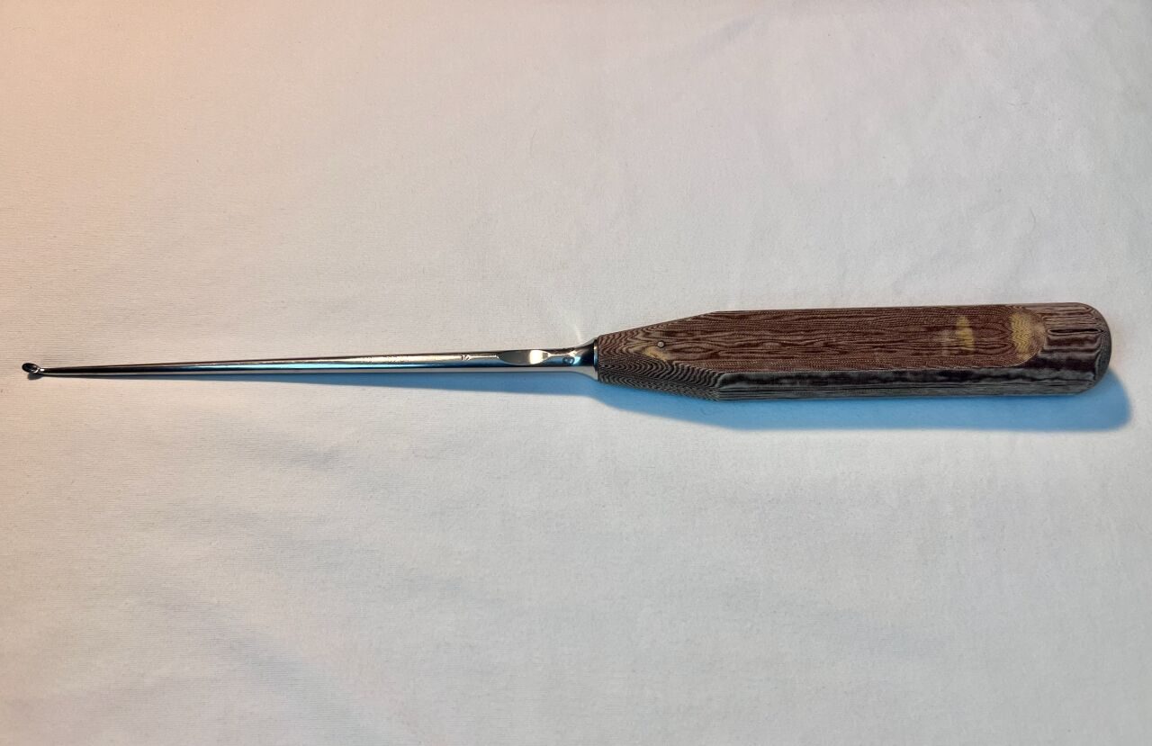 SYNTHES 389.64 Size 3 Angled Oval-Head Bone Curette 3.5mm